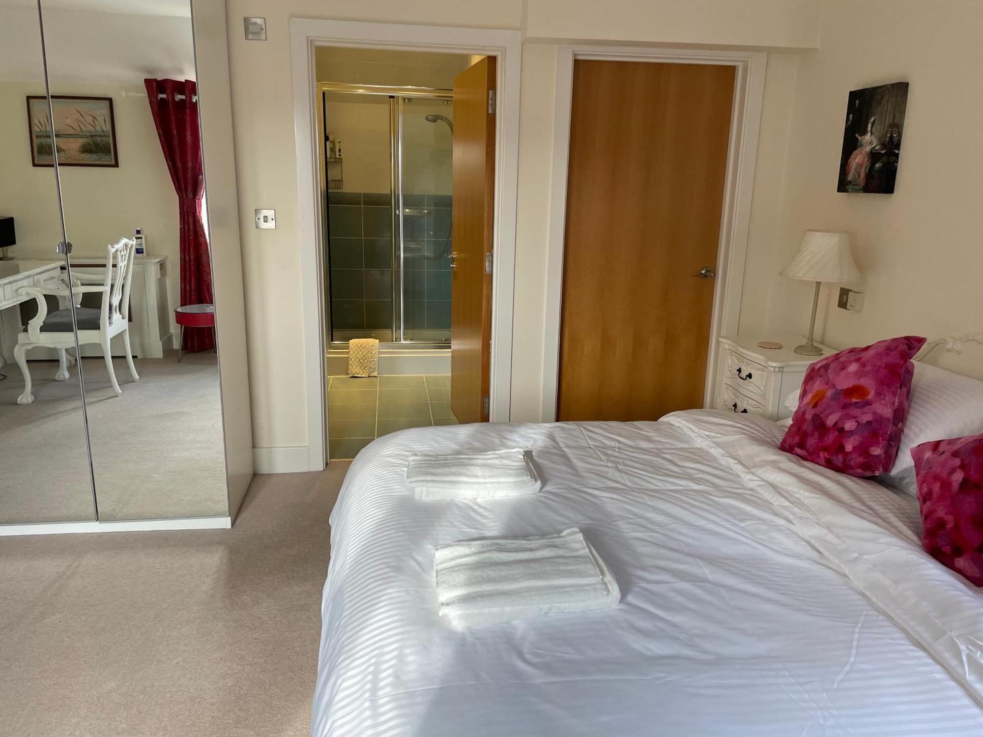 Top Floor En-Suite Double Bedrooms With Great View Of Windsor Castle & Free Parking Eksteriør billede